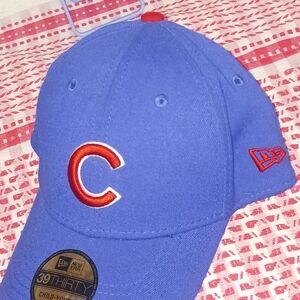 Chicago Cubs hat.